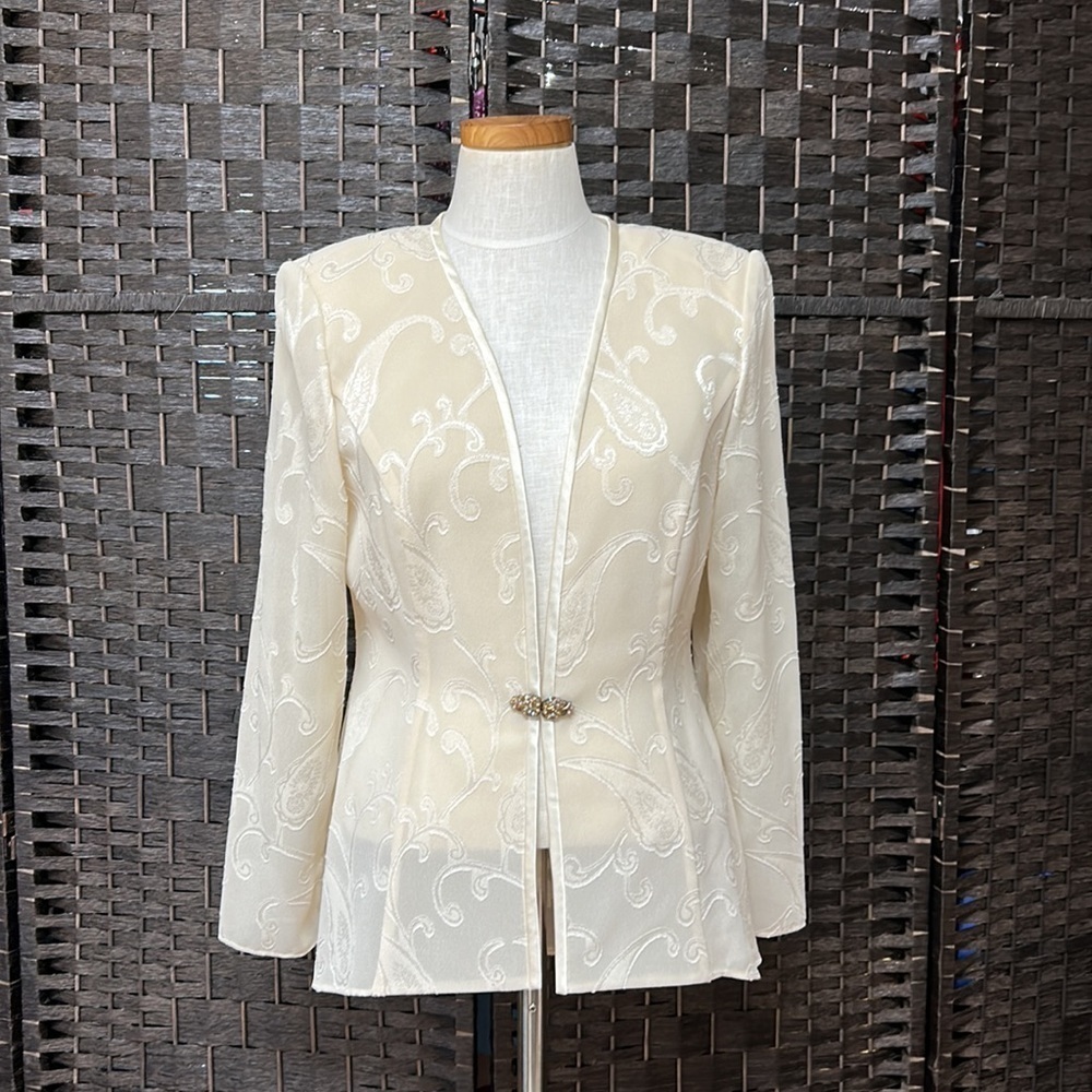 R&M Richards Vintage Paisley Print pearl blouse size 8 medium with tail - Picture 2 of 12